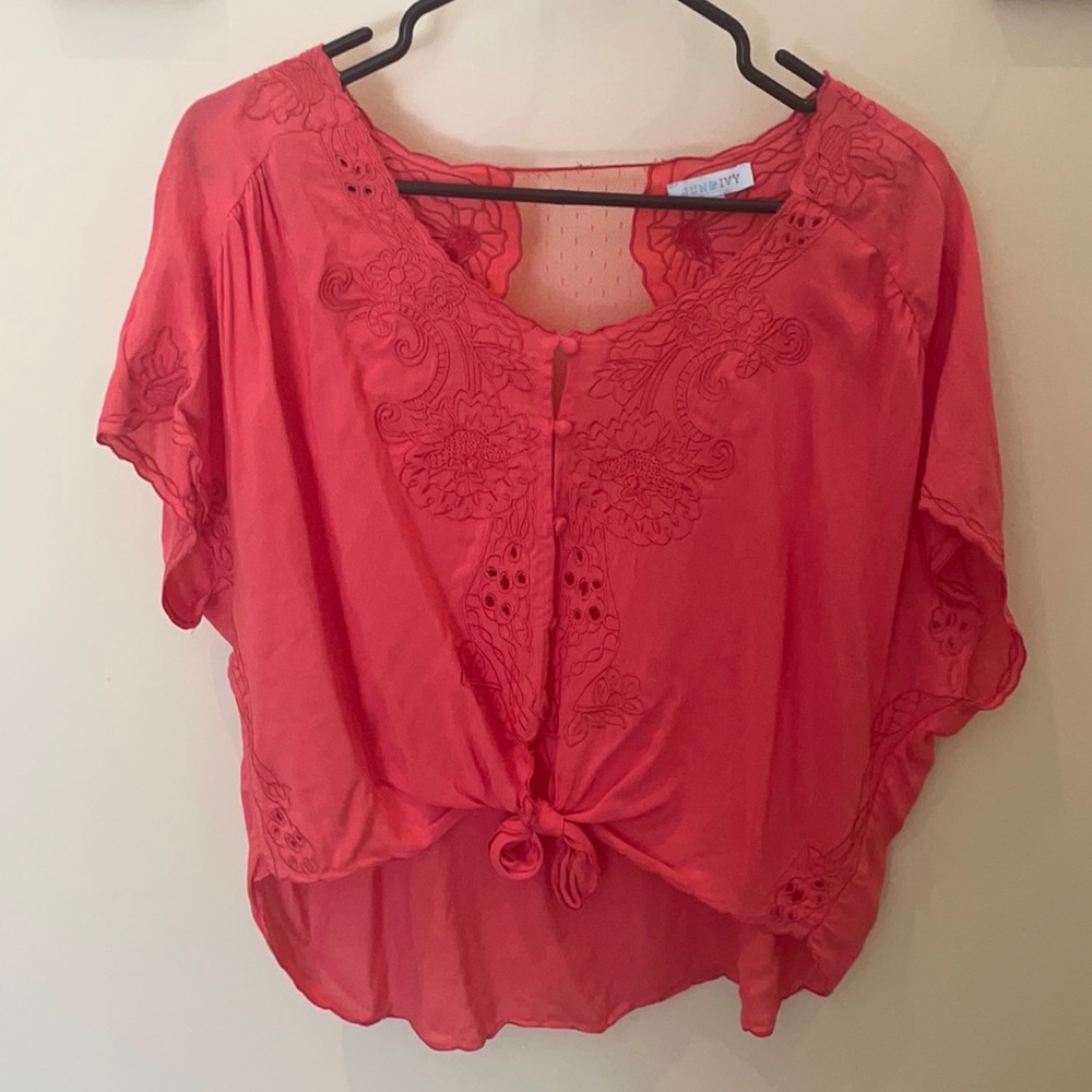 Francesca’s Tie front, cropped Top